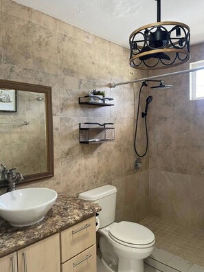 Shower, hair dryer, towels, soap - Stylish & Modern Retreat (Quebradillas)
