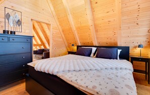 2 bedrooms, iron/ironing board, travel cot, free WiFi