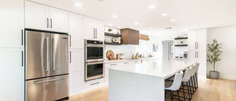 Micro-ondes, four, plaque de cuisson, lave-vaisselle