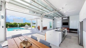 ヴィラ ベッド (複数台) プールアクセス オーシャンビュー (Beachside Villa 6) | お食事