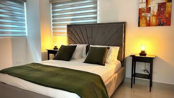 1 slaapkamer, een bureau, een strijkplank/strijkijzer, wifi