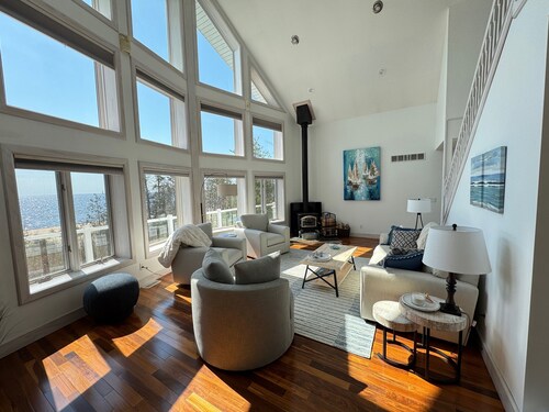 Northwoods Beach House: Witness the Beauty of Lake Michigan in Springtime