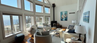 Northwoods Beach House: Witness the Beauty of Lake Michigan in Springtime