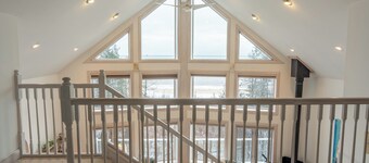 Northwoods Beach House:Autumn Colors & Cozy Lake Views – A Perfect Fall Getaway!