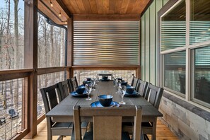 Outdoor dining