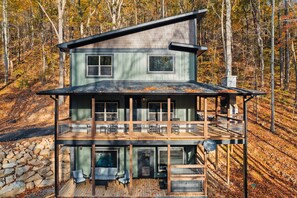Exterior - Bluff Mountain Retreat: New and Modern w/ Indoor Pool and 3 En Suite Bedrooms (Sevierville)