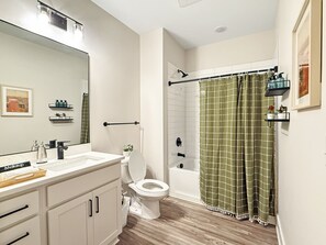 Sèche-cheveux, serviettes fournies