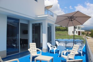 Terrace/patio - NIGHTLY RENT of Beautiful House for TEN PEOPLE in Silvania, Cundinamarca (Silvania)