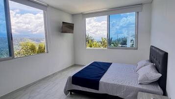 4 bedrooms, in-room safe, desk, WiFi