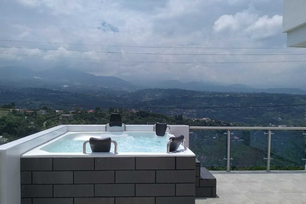 Outdoor spa tub