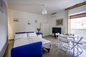 1 chambre, fer et planche à repasser, accès Internet, draps fournis