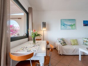 Dining - del Mare dipinto by Interhome (Torre delle Stelle)
