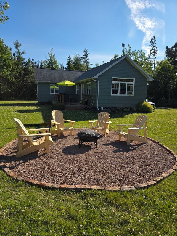 Terrace/patio - Charming 2-bedroom cottage with AC, WiFi in lovely Georgetown (Georgetown)