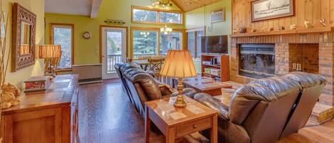 テレビ、暖炉、卓球台