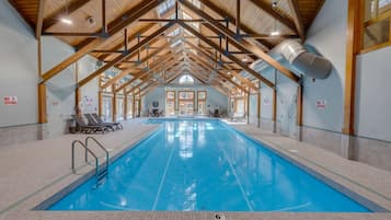 Piscina coperta, una piscina riscaldata