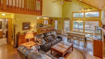 TV, peis og bordtennis