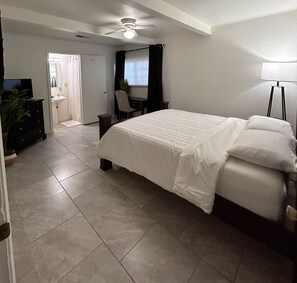 3 bedrooms, iron/ironing board, WiFi, bed sheets - 3 bed 2bath Pet friendly  (Merced)