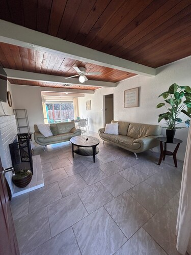 3 bed 2bath Pet friendly 