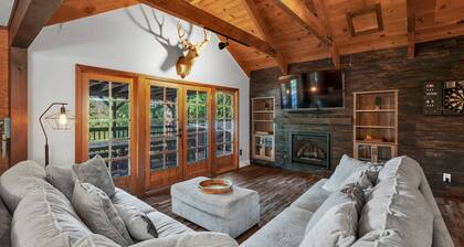 NEW! Luxury Cabin W/Deck, views & Playground! Pool, Slots, Fun, Snow !