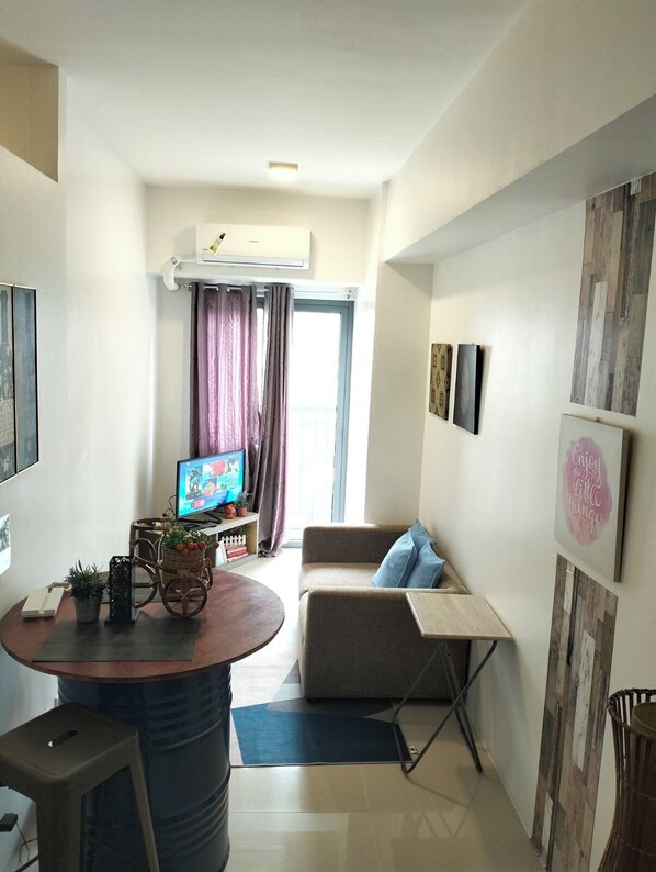 Living area - Cozy Home in BGC (taguig)
