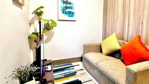 Living area - Cozy Home in BGC (taguig)