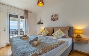 3 dormitorios, caja fuerte, tabla de planchar con plancha