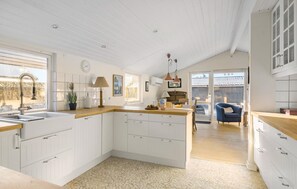 Interior - Beautiful home in ølsted with WiFi (Ølsted)