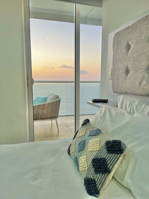 2 slaapkamers, een bureau, een strijkplank/strijkijzer, wifi