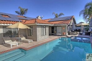 Pool - Spacious 4-bedroom house with AC and WiFi in beautiful Palm Desert (Palm Desert)