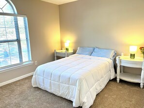 Iron/ironing board, free WiFi, bed sheets - 3 Bed Home 15 Minutes to Downtown Atlanta (Atlanta)