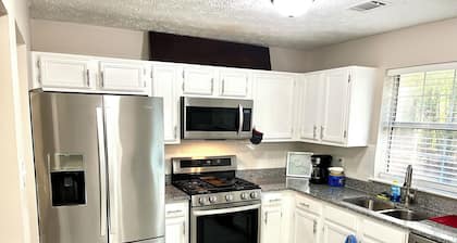 3 Bed Home 15 Minutes to Downtown Atlanta
