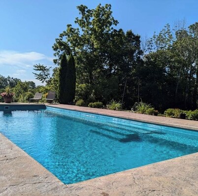 Beautiful home on the wine trail. Pool, cooks kitchen, incredible master suite