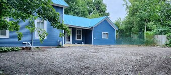 Charming 1-bedroom sleeps 4, studio with AC, and WiFi in Canton