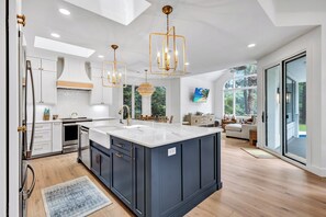 Fridge, microwave, oven, stovetop - 6 Off Shore @ Palmetto Dunes | Pool, Yard & Dock | Lagoon Views | Steps to Ocean (Hilton Head Island)