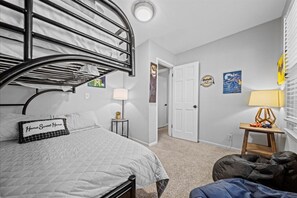 3 bedrooms, desk, iron/ironing board, travel crib
