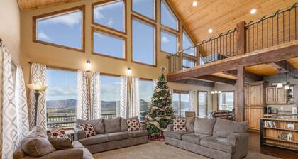 Bearadise Retreat W/ Ideal Beach Access, Private Hot Tub, and Multiple Game Rooms!