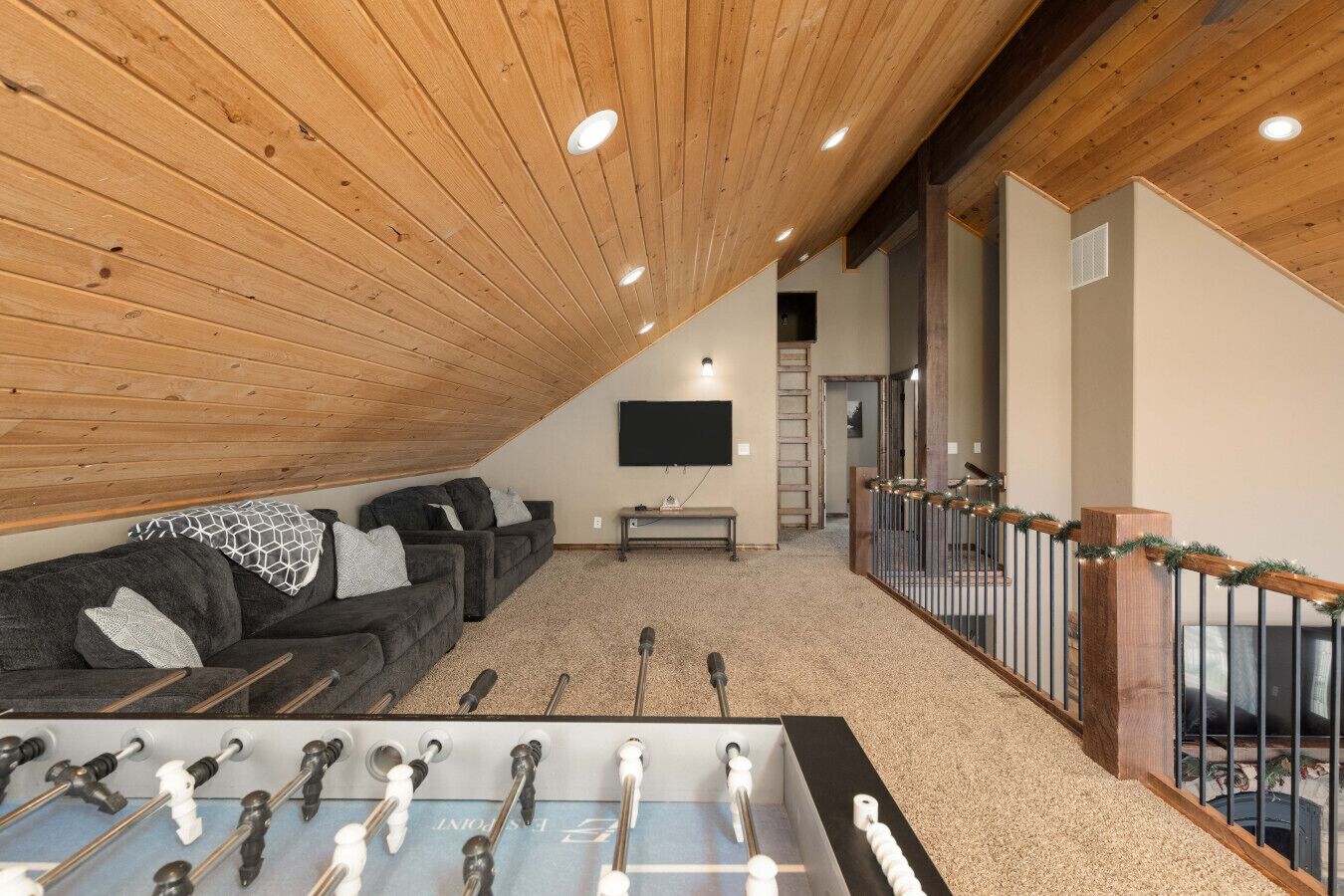 Bearadise Retreat W/ Ideal Beach Access, Private Hot Tub, And Multiple Game Rooms! - Garden, UT