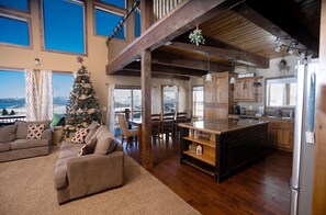 スマートテレビ、暖炉、テーブルサッカー台