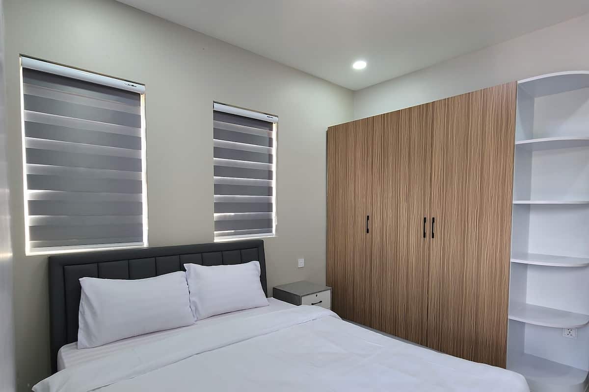 Deluxe kamer, balkon, uitzicht op tuin | Een kluis op de kamer, een bureau, geluiddichte muren, gratis wifi