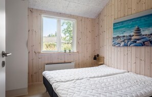 4 bedrooms, travel crib, free WiFi