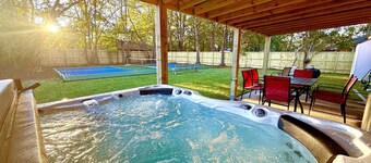 Private Pickleball/Basketball Court - Movie Room - Hot Tub