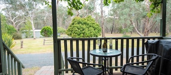 Woongarra Cottage - Tranquil Off-Grid Nature Escape in a Bush Setting