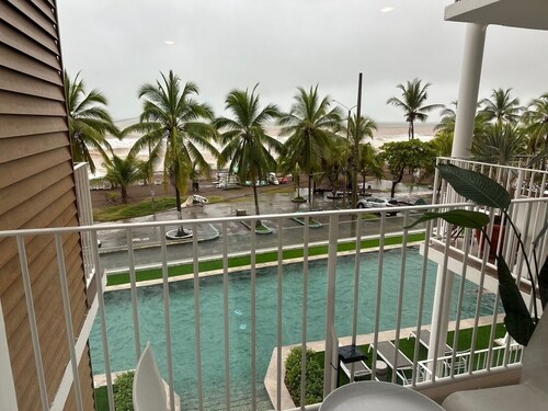 Ocean View "Pacific Point" Hotel Suite