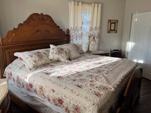 3 slaapkamers, reisbedje, wifi, beddengoed