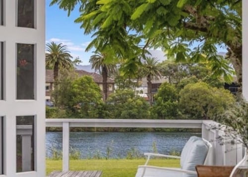 The Little River Cottage - Riverfront Retreat