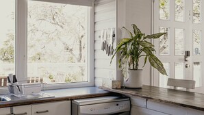 Coffee/tea maker, fridge, microwave, oven
