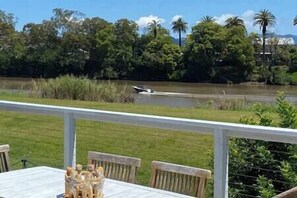 Outdoor dining - The Little River Cottage - Riverfront Retreat (South Murwillumbah)