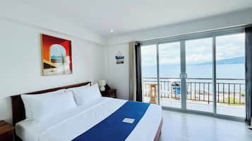 Deluxe Room, Balcony, Beach View | Room amenity