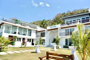 Exterior detail - Porto Novo Anilao (Mabini)