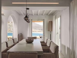 Villa | Dining